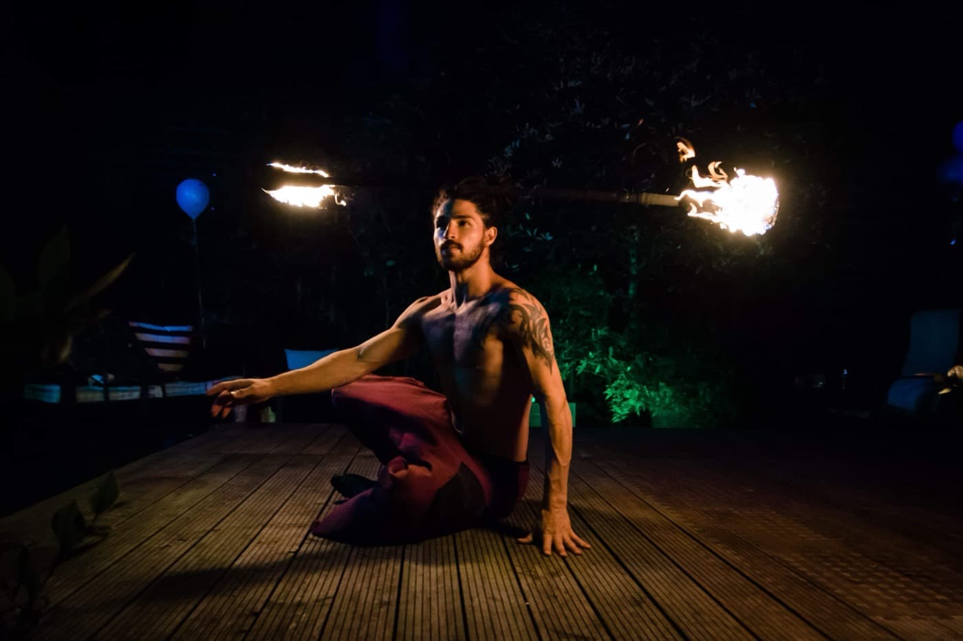 Solo choreographed fire show with contact staff flame movement